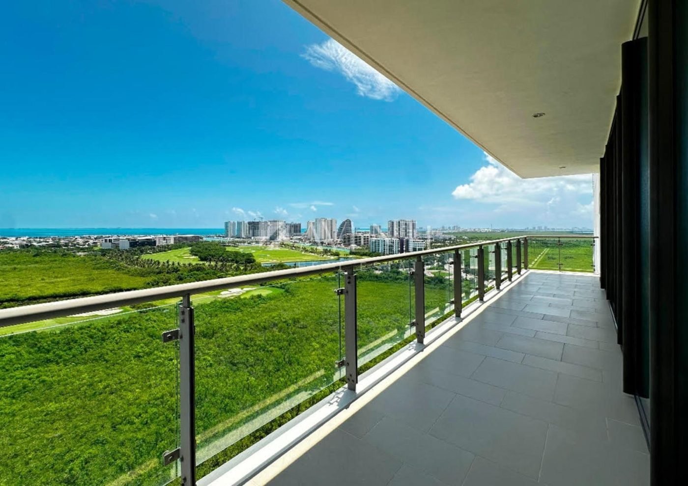 Departamento con vistas abiertas en BE TOWERS · CANCÚN, Puerto Cancún