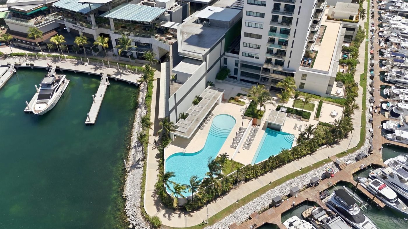 Townhouse junto a la marina en CANAL HOMES · PUERTO CANCÚN, Puerto Cancún