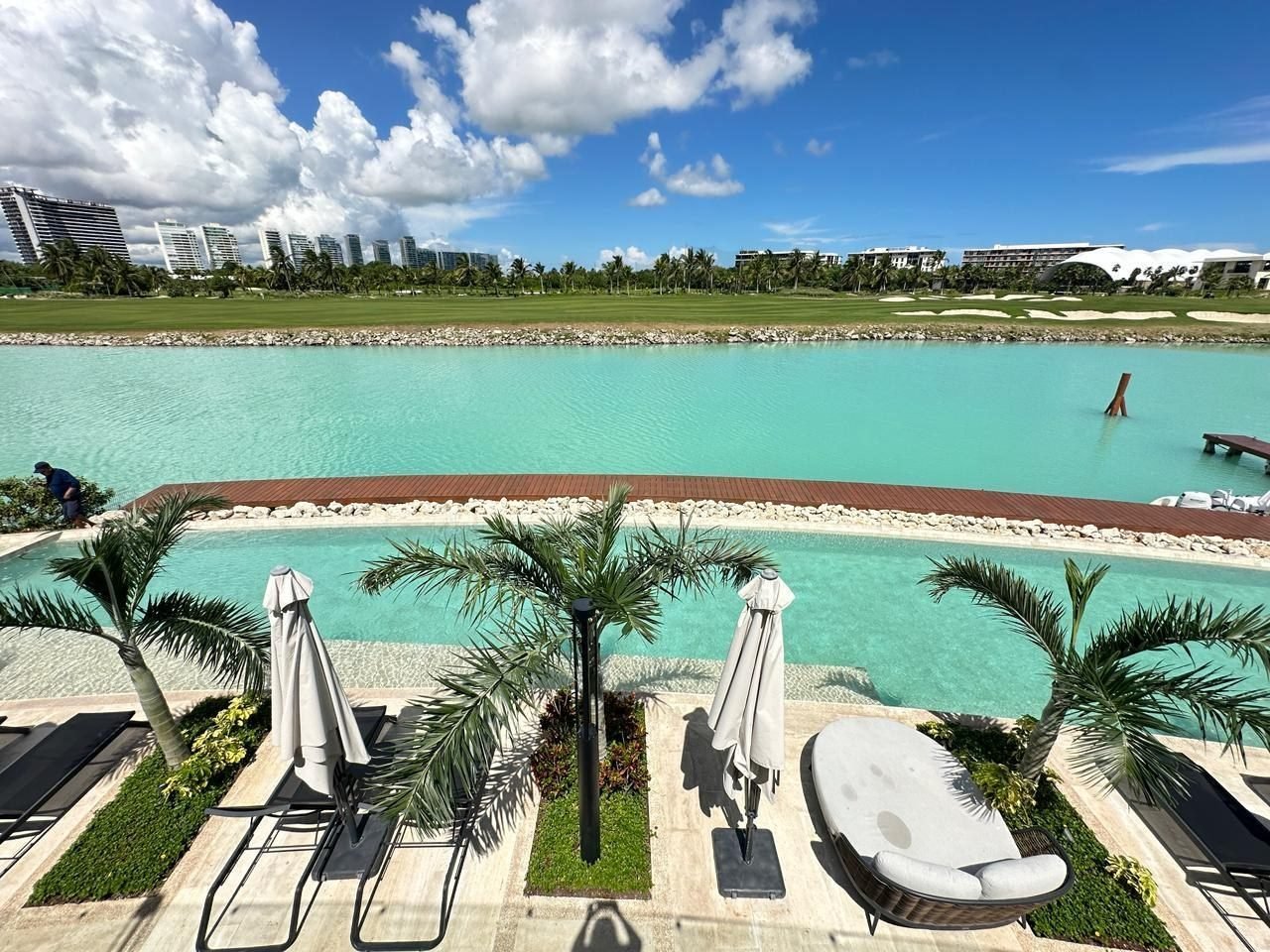 Departamento de esquina, sin muebles en LA VELA · PUERTO CANCÚN, Puerto Cancún